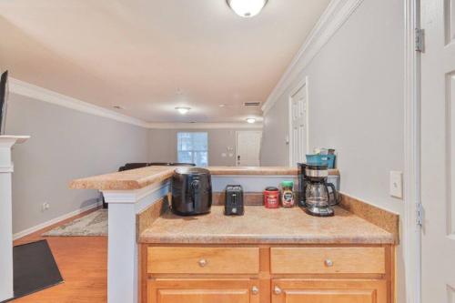 Beautiful Cozy 3-Bedroom Townhome Retreat in Fulton Country Airport Beautiful Cozy 3-Bedroom Townhome Retreat in Fulton Country Airport