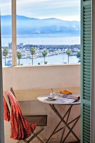 شرفة/ تراس, Hotel Du Golfe in Ajaccio City Center شرفة/ تراس, Hotel Du Golfe in Ajaccio City Center