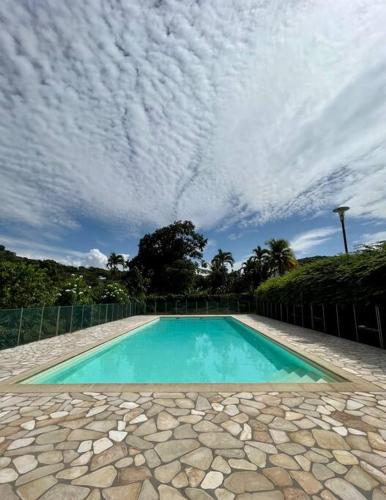 游泳池, Coconut Room - Entre mer et forêt avec piscine (Coconut Room - Entre mer et foret avec piscine) in 雷米爾蒙喬利 游泳池, Coconut Room - Entre mer et forêt avec piscine (Coconut Room - Entre mer et foret avec piscine) in 雷米爾蒙喬利
