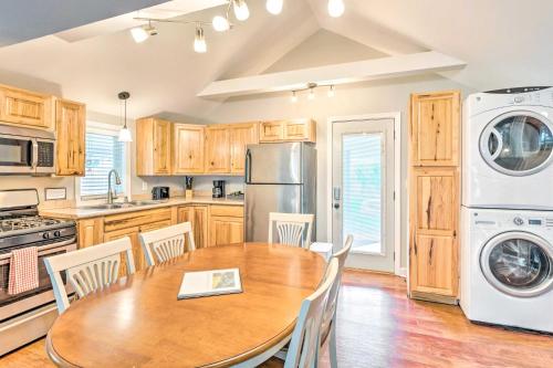 Cozy Lake Delavan Cottage Near Lake Geneva! in Delavan (WI) Cozy Lake Delavan Cottage Near Lake Geneva! in Delavan (WI)