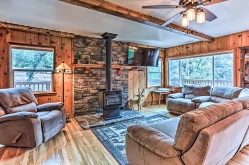 Rustic Oakhurst Retreat Less Than 4 Mi to Bass Lake! in Oakhurst Rustic Oakhurst Retreat Less Than 4 Mi to Bass Lake! in Oakhurst