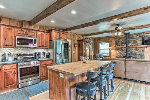 Rustic Oakhurst Retreat Less Than 4 Mi to Bass Lake! in Oakhurst Rustic Oakhurst Retreat Less Than 4 Mi to Bass Lake! in Oakhurst