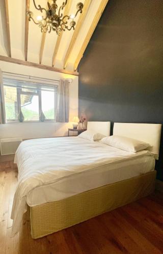 Tree Tops South Downs West Sussex Sleeps 10 in Hardham Tree Tops South Downs West Sussex Sleeps 10 in Hardham