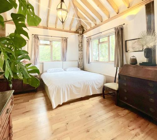 Tree Tops South Downs West Sussex Sleeps 10 in Hardham Tree Tops South Downs West Sussex Sleeps 10 in Hardham