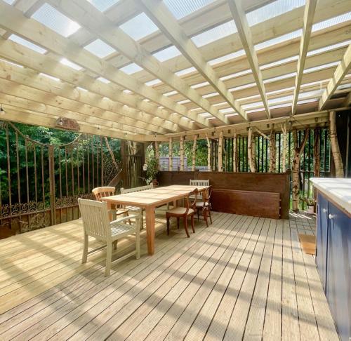 balkon/terasa, Tree Tops South Downs West Sussex Sleeps 10 in Hardham balkon/terasa, Tree Tops South Downs West Sussex Sleeps 10 in Hardham