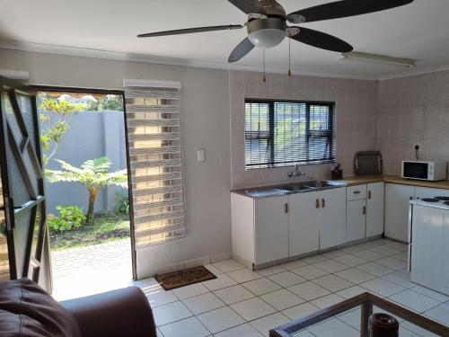 Kitchen, Bujumbura Guest House in Port Edward Kitchen, Bujumbura Guest House in Port Edward
