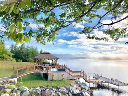 The Cedar at Mira Riverfront Getaway in Sydney Forks (NS) The Cedar at Mira Riverfront Getaway in Sydney Forks (NS)