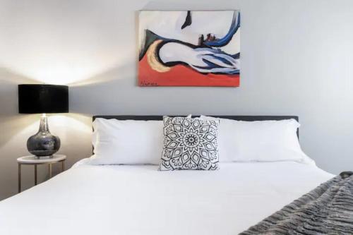 Resort Style King Bed Suite Near Beach w/Pool, Gym in Morena Resort Style King Bed Suite Near Beach w/Pool, Gym in Morena