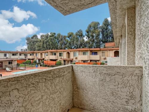 Modern 3-Beds Condo with Pool + AC + Free Parking in Miramar / Kearny Mesa Modern 3-Beds Condo with Pool + AC + Free Parking in Miramar / Kearny Mesa