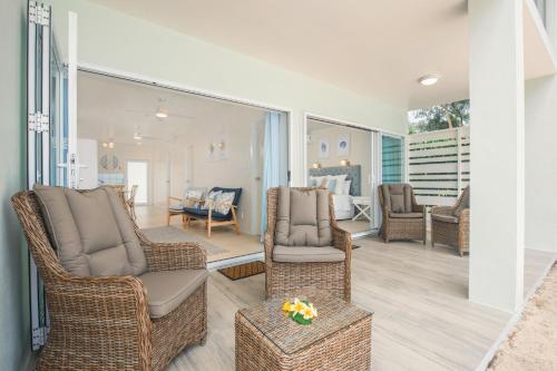 balkon/terras, Vaima Beachfront Apartments in Vaimaanga balkon/terras, Vaima Beachfront Apartments in Vaimaanga