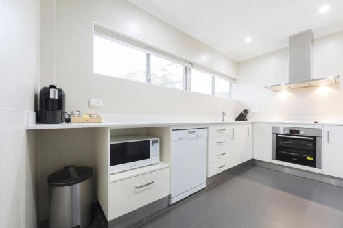 Kitchen, Forrest Hotel and Apartments in Canberra Kitchen, Forrest Hotel and Apartments in Canberra
