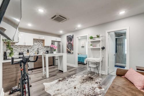Dallas Private Homes - Lovely Unit With Free Parking in East Dallas Dallas Private Homes - Lovely Unit With Free Parking in East Dallas