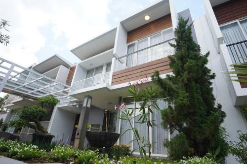 Vila Rema a beautiful 4 bedroom villa in dago with private pool near Dago Indah Golf Vila Rema a beautiful 4 bedroom villa in dago with private pool near Dago Indah Golf
