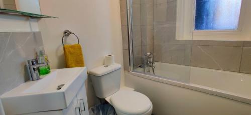 Banyo, Newsham Lodge - New designer rooms in Liverpool L6 in Kensington Banyo, Newsham Lodge - New designer rooms in Liverpool L6 in Kensington