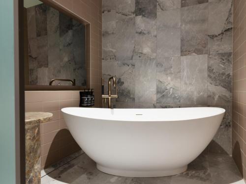 Bathroom, MGallery Porter House Hotel in Glebe Bathroom, MGallery Porter House Hotel in Glebe