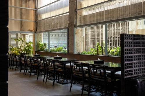 ห้องอาหาร, บีนส์ทอล์ค กรุงเทพ (Beanstalk Bangkok) near ท่าเรือสาทร ห้องอาหาร, บีนส์ทอล์ค กรุงเทพ (Beanstalk Bangkok) near ท่าเรือสาทร