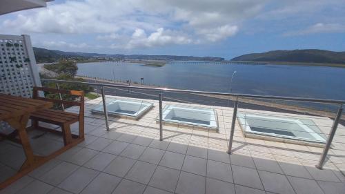Varanda/terraço, Phoenix Lodge and Waterside Accommodation in Knysna Varanda/terraço, Phoenix Lodge and Waterside Accommodation in Knysna