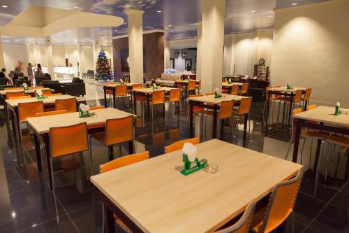 Mahkota Hotel Genteng in Genteng Mahkota Hotel Genteng in Genteng