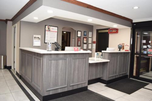 Előcsarnok, Red Roof Inn Batavia in Batavia (New York) Előcsarnok, Red Roof Inn Batavia in Batavia (New York)