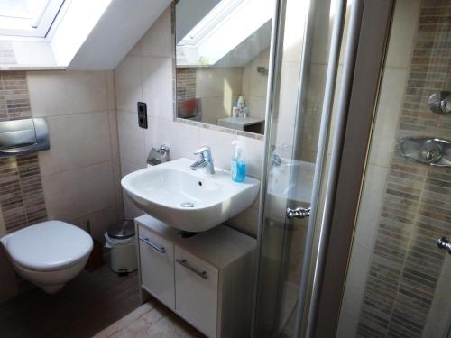 Bathroom, Gastehaus Natterer - FeWo 2 in Mömlingen Bathroom, Gastehaus Natterer - FeWo 2 in Mömlingen