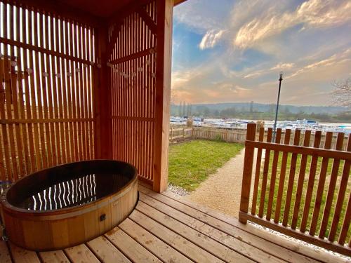 Baños termales, Les Lodges de la ViaRhôna / cabane-spa (Les Lodges de la ViaRhona / cabane-spa) in Belley Baños termales, Les Lodges de la ViaRhôna / cabane-spa (Les Lodges de la ViaRhona / cabane-spa) in Belley