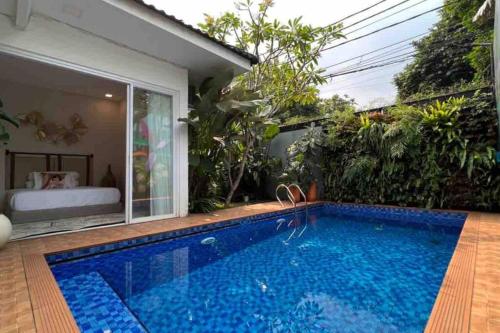 Swimming pool, Villa di Jakarta in Kalibata Swimming pool, Villa di Jakarta in Kalibata