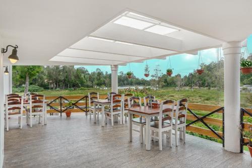 Restaurant, Sterling Kodai Lake in Kodaikanal Restaurant, Sterling Kodai Lake in Kodaikanal