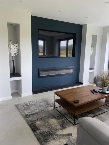 Stunning modern home set in beautiful grounds. in Kelston Stunning modern home set in beautiful grounds. in Kelston