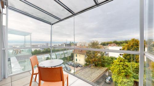 شرفة/ تراس, Lodges Hotel Morges in مورجيس شرفة/ تراس, Lodges Hotel Morges in مورجيس
