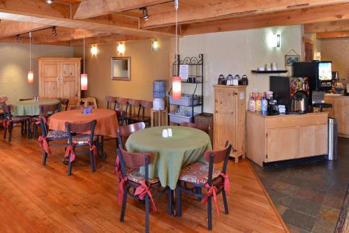 Restaurant, The Boulder Creek Lodge in Nederland (CO) Restaurant, The Boulder Creek Lodge in Nederland (CO)