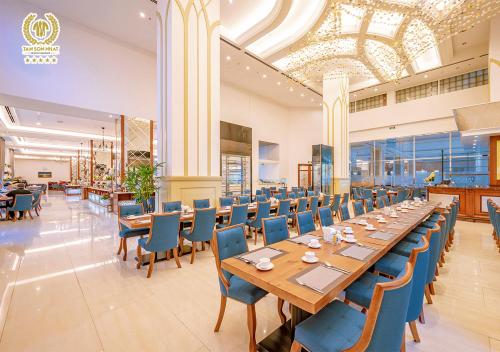 Jedzenie i napoje, Tan Son Nhat Saigon Hotel in Phú Nhuận Jedzenie i napoje, Tan Son Nhat Saigon Hotel in Phú Nhuận