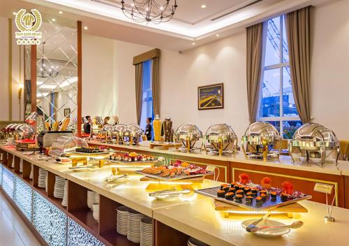 Еда и напитки, Tan Son Nhat Saigon Hotel in Phú Nhuận Еда и напитки, Tan Son Nhat Saigon Hotel in Phú Nhuận