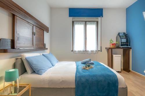 Habitación, Bilocale blue relax in Erba Habitación, Bilocale blue relax in Erba