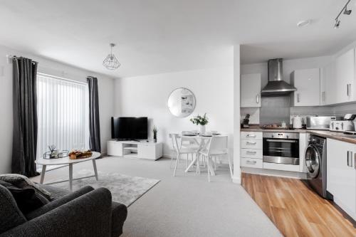 Lovely Modern 2 Bed City Centre Apartment with FREE parking - Double or Twin Beds Available in Heath Town Lovely Modern 2 Bed City Centre Apartment with FREE parking - Double or Twin Beds Available in Heath Town