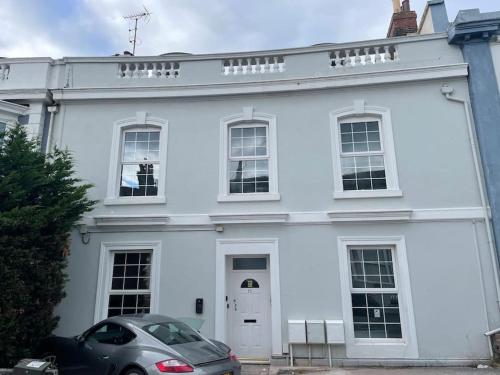 3 Bedroom Self Contained Ground Floor Flat With Parking