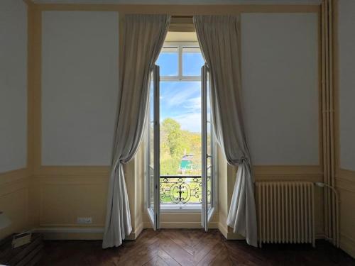 Une nuit royale / Proche Foret in Veneux-les-Sablons Une nuit royale / Proche Foret in Veneux-les-Sablons