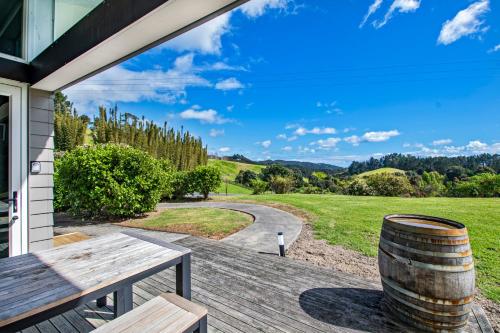 Exterior view, Paroa Bay Chalets - Te Whare Kiwi in Russell Exterior view, Paroa Bay Chalets - Te Whare Kiwi in Russell