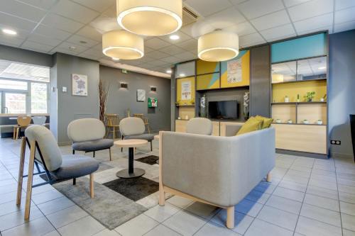 Shared lounge/TV area, B&B Hotel Marseille Prado Velodrome in Sainte-Marguerite Shared lounge/TV area, B&B Hotel Marseille Prado Velodrome in Sainte-Marguerite