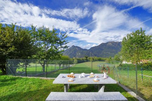 Garden, Casa Gerolamo - Happy Rentals in Esino Lario Garden, Casa Gerolamo - Happy Rentals in Esino Lario