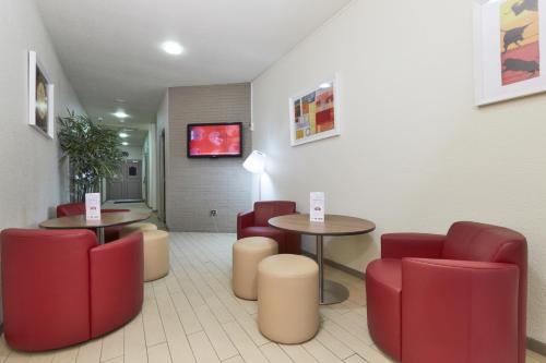 Lobby, Campanile Paris Ouest - Levallois Perret in Levallois-Perret Lobby, Campanile Paris Ouest - Levallois Perret in Levallois-Perret