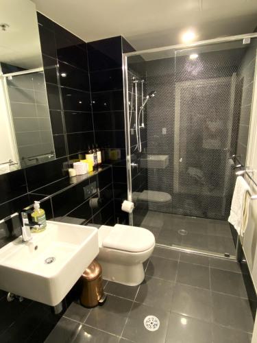 バスルーム, 2 Bed 2 Bath Luxury Apartment in Belconnen Canberra - Free heated pool, parking near National Dinosaur Museum バスルーム, 2 Bed 2 Bath Luxury Apartment in Belconnen Canberra - Free heated pool, parking near National Dinosaur Museum