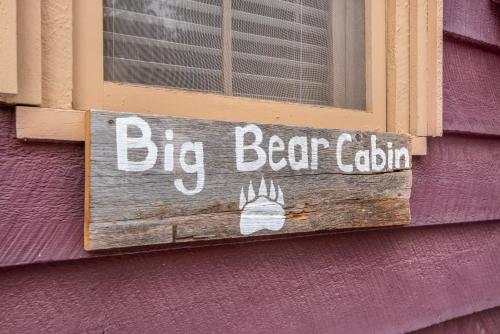 Big Bear Cabin in Woodland Park (CO) Big Bear Cabin in Woodland Park (CO)