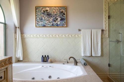 อ่างแช่น้ำร้อน, The Sunset Villa at Malanquin Golf Club, 6 Bedrooms in เบยาบิสตา อ่างแช่น้ำร้อน, The Sunset Villa at Malanquin Golf Club, 6 Bedrooms in เบยาบิสตา