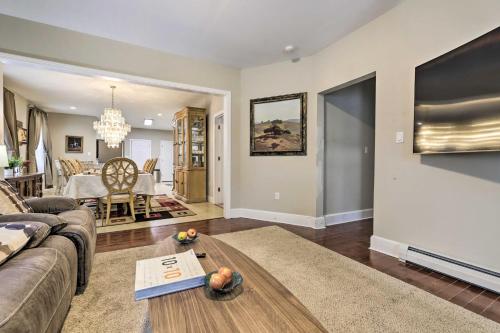 Cozy Springfield Apartment, Close to Parks! in Springfield (MA) Cozy Springfield Apartment, Close to Parks! in Springfield (MA)