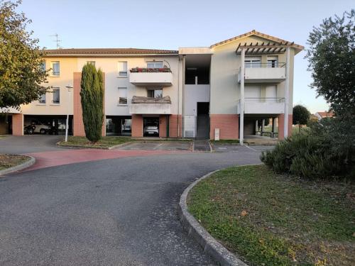Spacieux et joli appartement de 2 a 4 personnes • Parking • Wifi in Fenouillet Spacieux et joli appartement de 2 a 4 personnes • Parking • Wifi in Fenouillet