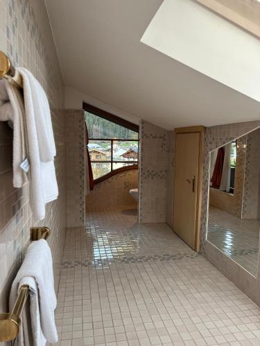 Bathroom, Center Rooms & Apartments in Mayrhofen Bathroom, Center Rooms & Apartments in Mayrhofen