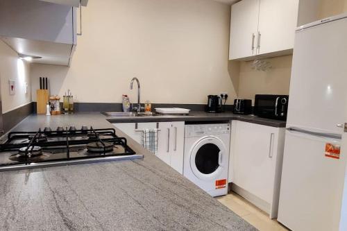 Entire residential home hosted by Don in Luton Airport Entire residential home hosted by Don in Luton Airport