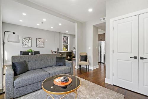 Sunny 3BR Retreat Homey & Fully Equipped - Central Park N2 in Logan Square Sunny 3BR Retreat Homey & Fully Equipped - Central Park N2 in Logan Square