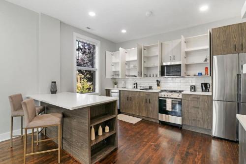Sunny 3BR Retreat Homey & Fully Equipped - Central Park N2 in Logan Square Sunny 3BR Retreat Homey & Fully Equipped - Central Park N2 in Logan Square