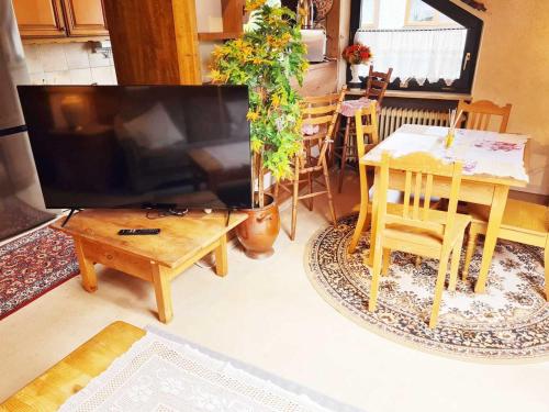 Guestroom, Calm located Penthouse in Langenloh in Neuendettelsau Guestroom, Calm located Penthouse in Langenloh in Neuendettelsau